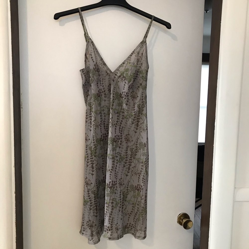 🐘 M/L gray slip nightgown botanical print 🐘